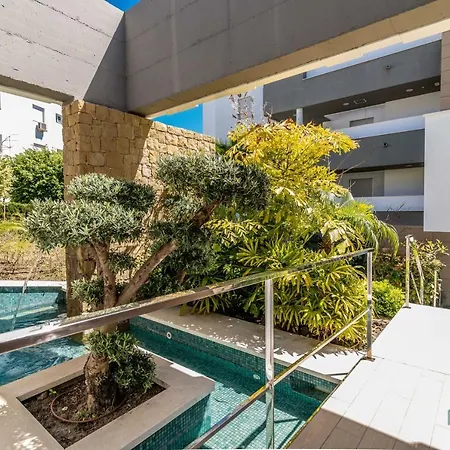아파트 Newly Built Modern Penthouse In Puerto Banus