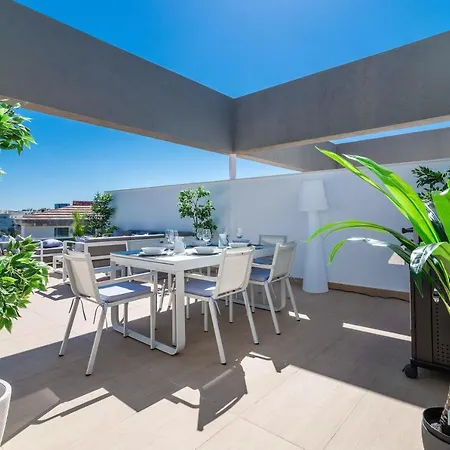 아파트 Newly Built Modern Penthouse In Puerto Banus