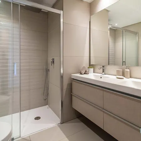 Newly Built Modern Penthouse In Puerto Banus 마르베야