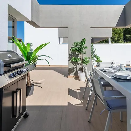 아파트 Newly Built Modern Penthouse In Puerto Banus 마르베야