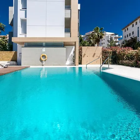 아파트 Newly Built Modern Penthouse In Puerto Banus