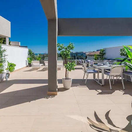 아파트 Newly Built Modern Penthouse In Puerto Banus 마르베야