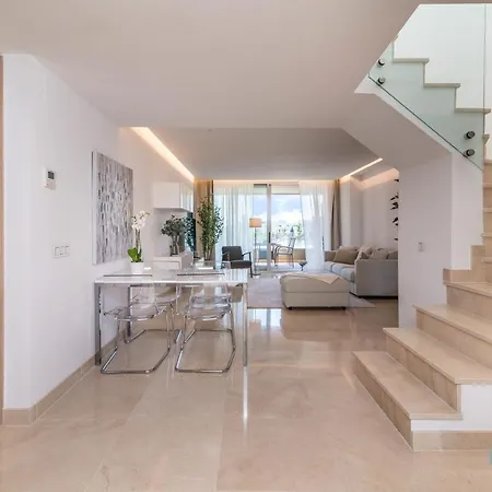 Newly Built Modern Penthouse In Puerto Banus 마르베야