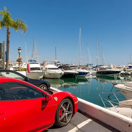 Newly Built Modern Penthouse In Puerto Banus 아파트
